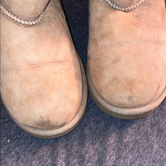 UGG Bailey Button - Picture 2 of 9